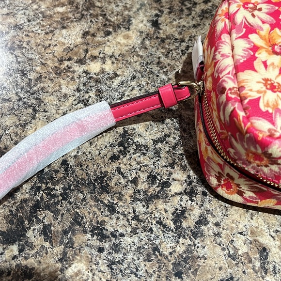 Coach Boxy Cosmetic Case With Vintage Daisy Script Print - Picture 6 of 8